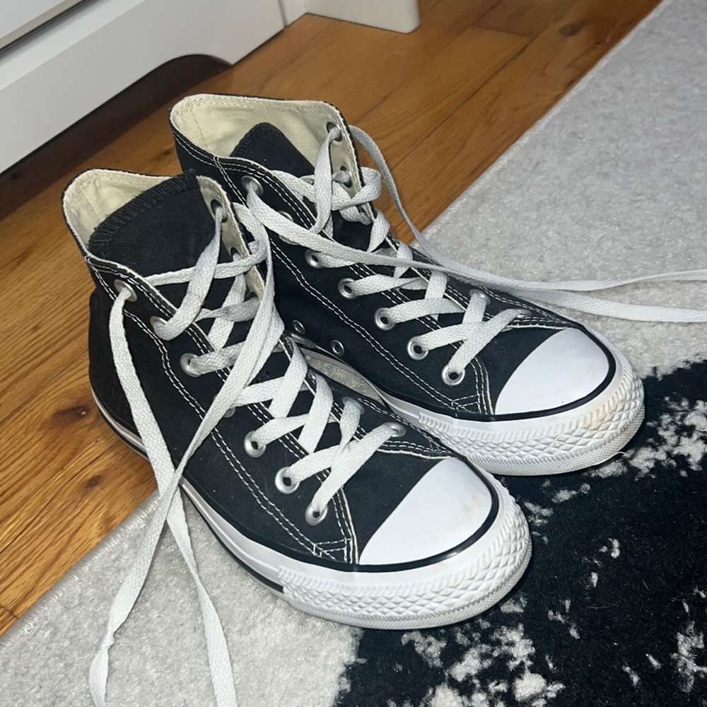 Black Converse high top chuck taylor BARELY WORN